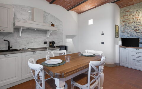 Il Borgo, Borgo Campassini, Monteriggioni: Interior Design, Wand, Möbel, Flooring, Küche, Fussboden, Decke, Countertop, Zuhause, Beleuchtung