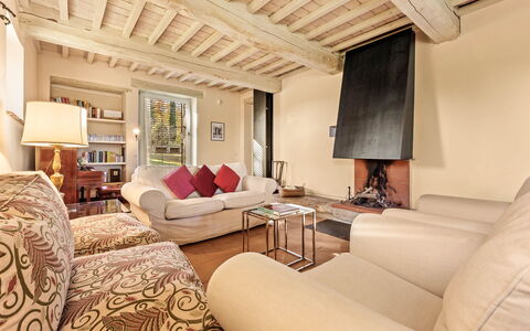Terra Quercus: Möbel, Interior Design, Flooring, Couch, Wand, Fussboden, Zimmer, Holz, Decke, Wohnzimmer