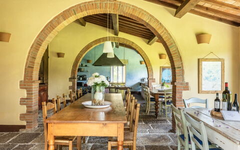 Podere Monti: Möbel, Wand, Holz, Interior Design, Tabelle, Zuhause, Decke, Küche & Esszimmer Tisch, Stuhl, Esszimmer