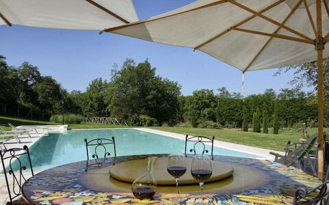 Mulino della Villa: Möbel, Garten, Schatten, Stuhl, Gartenmöbel, Water Feature, Landscaping, Teich, Schwimmbad, Garten