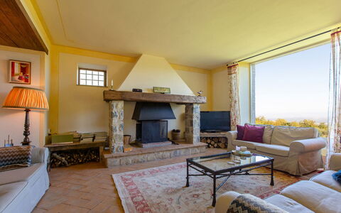 Villa la Felce: Möbel, Interior Design, Holz, Decke, Flooring, Fussboden, Zimmer, Stuhl, Wohnzimmer, Couch
