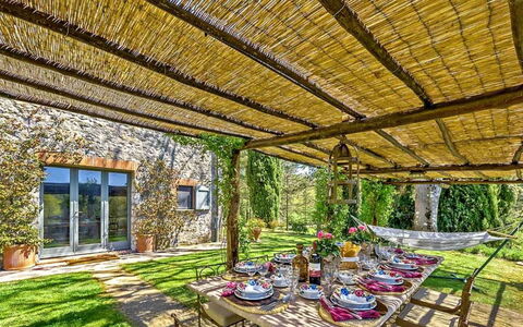 Villa Aiola: Resort, Schatten, Eco Hotel, Garten, Hinterhof, Landscaping, Stuhl, Natürliches Material, Garten, Bauernhaus