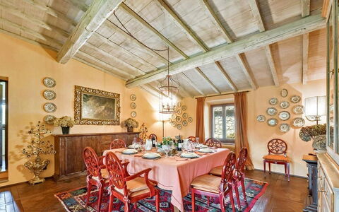 Villa Aiola: Möbel, Interior Design, Wand, Flooring, Decke, Tabelle, Stuhl, Beleuchtung, Fussboden, Esszimmer