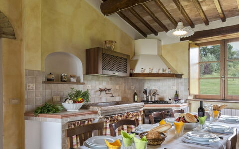 Podere Aurora: Interior Design, Möbel, Küche, Flooring, Holz, Zuhause, Decke, Zimmer, Fussboden, Haus