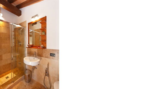 Podere della Bruciata: Flooring, Interior Design, Wand, Armatur, Fussboden, Badezimmer, Holz, Decke, Bad Sink, Sinken