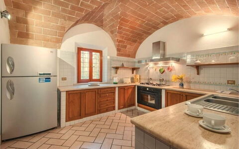 Il Tinaio: Küche, Decke, Interior Design, Küchengerät, Major Appliance, Countertop, Flooring, Cabinetry, Haushaltsgerät, Möbel