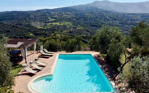 Poggio Aperto: Schwimmbad, Resort, Menschliche Siedlung, Eco Hotel, Gebirge, Hazienda, Villa, Ferienort, Estate, Bauernhaus