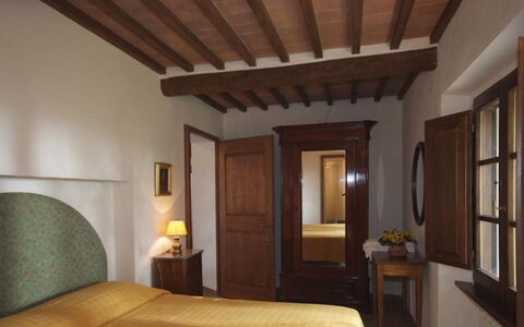 Santo Stefano: Möbel, Interior Design, Bett, Schlafzimmer, Wand, Holz, Bettdecke, Bedding, Flooring, Fussboden