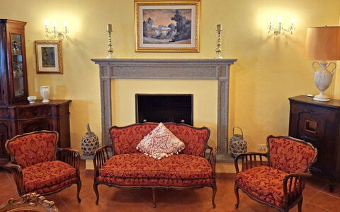 La Palazzina: Möbel, Interior Design, Flooring, Holz, Wohnzimmer, Fussboden, Couch, Beleuchtung, Braun, Zimmer