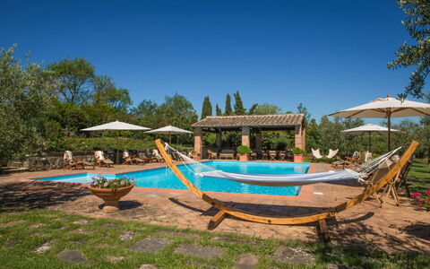 Villa Giuncheto: Resort, Schwimmbad, Schatten, Gartenmöbel, Estate, Eco Hotel, Hazienda, Sonnenliege, Landscaping, Garten