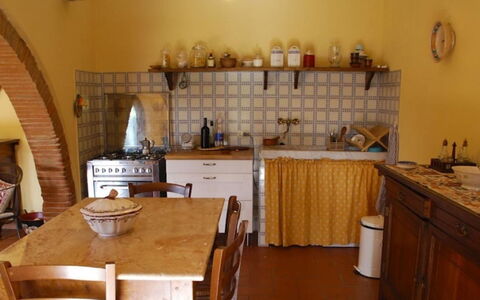 Podere Torre: Möbel, Interior Design, Flooring, Holz, Küche, Zimmer, Fussboden, Cabinetry, Tabelle, Beleuchtung