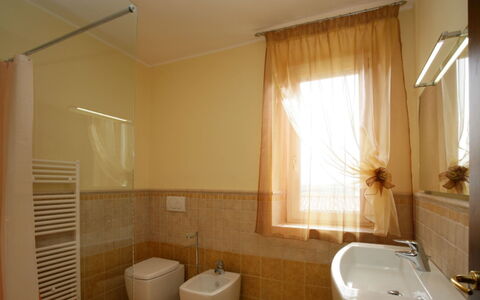 San Giuseppe Villa: Flooring, Interior Design, Wand, Fussboden, Armatur, Holz, Badezimmer, Zapfhahn, Installation, Decke