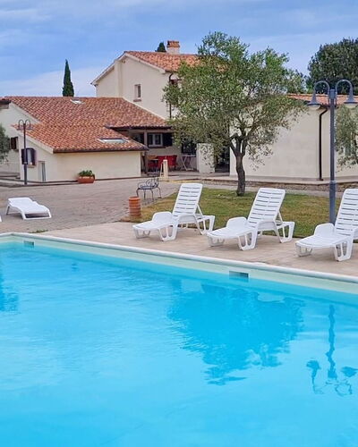 San Giuseppe Villa: Schwimmbad, Resort, Gartenmöbel, Wohngebiet, Thermae, Menschliche Siedlung, Verbundwerkstoff, Sonnenliege, Estate, Eco Hotel