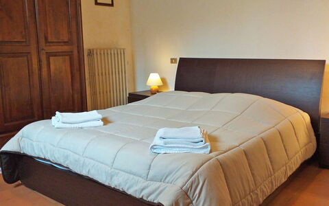 Casalunga: Möbel, Bett, Schlafzimmer, Bedding, Bettdecke, Fussboden, Holz, Flooring, Interior Design, Linens