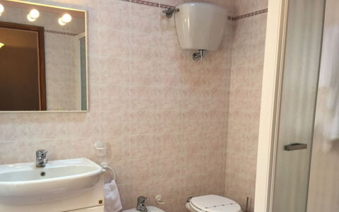 Case Belle: Wand, Flooring, Fussboden, Interior Design, Holz, Armatur, Bad Sink, Zimmer, Sinken, Badezimmer