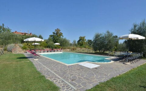 Villa Il Poggio: Gartenmöbel, Möbel, Schwimmbad, Estate, Garten, Stuhl, Landscaping, Hazienda, Resort, Eco Hotel
