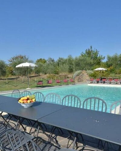 Villa Il Poggio: Möbel, Gartenmöbel, Tabelle, Stuhl, Tisch Im Freien, Rasen, Landscaping, Garten, Schwimmbad, Resort
