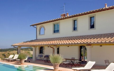 Villa Santa Virginia: Zuhause, Wohngebiet, Haus, Dach, Schwimmbad, Tür, Estate, Villa, Bauernhaus, Hazienda