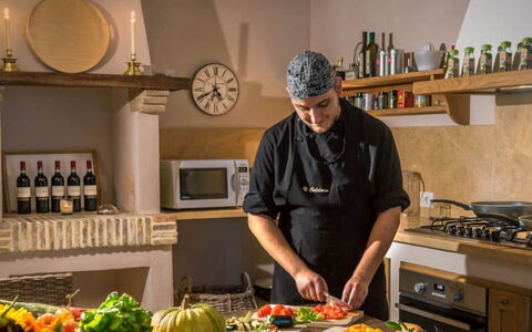 Villa Santa: Essen, Küche, Geschirr, Kochen, Küchengerät, Zutat, Koch, Countertop