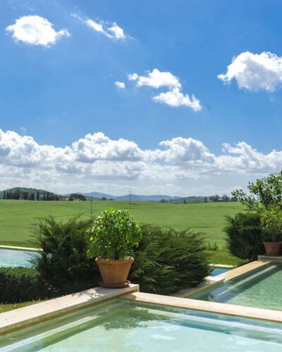 Villa Il Serraglio: Schwimmbad, Garten, Strauch, Estate, Grundstueck, Landscaping, Rasen, Bauernhaus, Hazienda, Villa