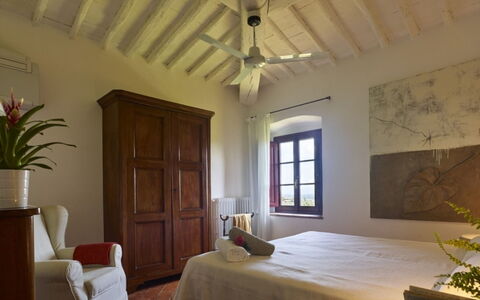 Villa del Riccio: Möbel, Interior Design, Wand, Flooring, Fussboden, Holz, Decke, Schlafzimmer, Zimmer, Bett