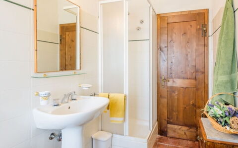 Podere del Mezzadro: Wand, Flooring, Fussboden, Interior Design, Badezimmer, Armatur, Bad Sink, Zimmer, Decke, Installation