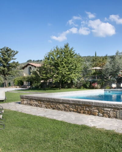 Villa Bel Monte: Schwimmbad, Gartenmöbel, Estate, Garten, Resort, Hazienda, Schatten, Landscaping, Hinterhof, Eco Hotel