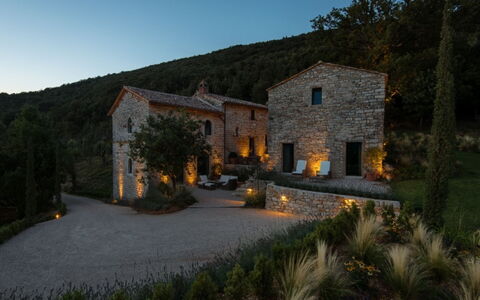 Villa Piuma: Estate, Hütte, Landscaping, Bauernhaus, Garten, Villa, Villa, Landschaft Beleuchtung, Abend, Bergdorf