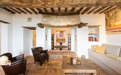 Villa Ugo: Wand, Möbel, Holz, Interior Design, Flooring, Decke, Fussboden, Zuhause, Zimmer, Wohnzimmer