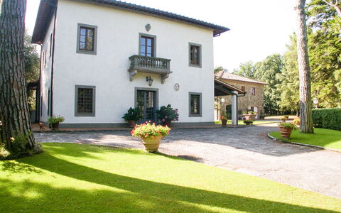 Villa Antonella: Zuhause, Estate, Garten, Rasen, Hütte, Landscaping, Auffahrt, Garten, Bauernhaus, Villa