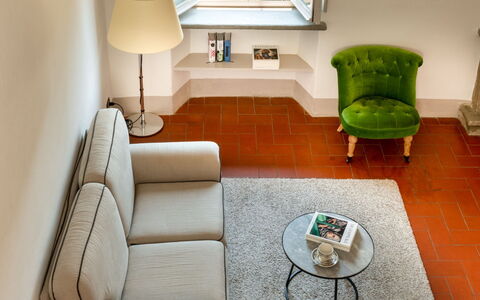 Agatea: Möbel, Interior Design, Flooring, Holz, Fussboden, Couch, Zimmer, Tabelle, Wohnzimmer, Beleuchtung