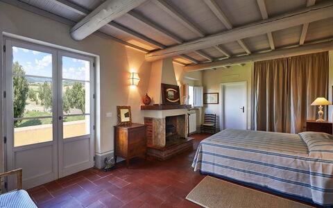 Poggio Cavallino Private Pool, Wifi, Maremma: Möbel, Wand, Zuhause, Flooring, Zimmer, Stuhl, Wohnung, Schlafzimmer, Bett, Lampe