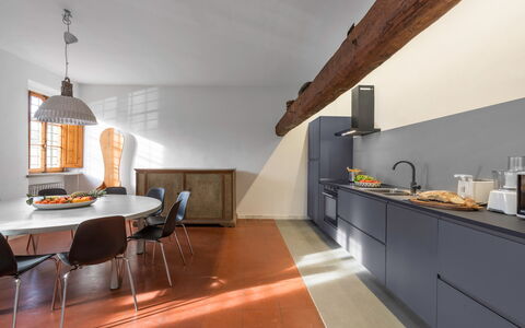Il Villino Del Collezionista With Pool In Pistoia: Interior Design, Flooring, Möbel, Küche, Holz, Countertop, Decke, Cabinetry, Fussboden, Beleuchtung