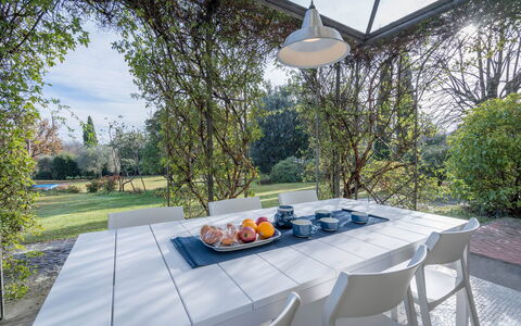 Il Villino Del Collezionista With Pool In Pistoia: Möbel, Tabelle, Küche & Esszimmer Tisch, Stuhl, Tisch Im Freien, Gartenmöbel, Schatten, Garten, Restaurant, Glas