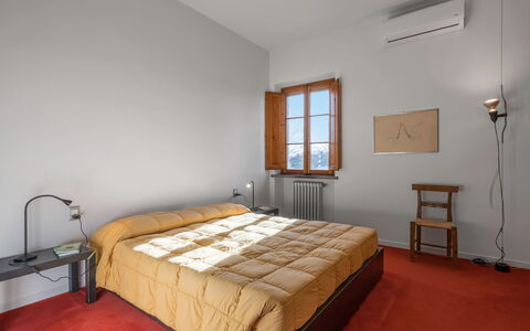 Il Villino Del Collezionista With Pool In Pistoia: Bett, Schlafzimmer, Interior Design, Möbel, Bettdecke, Bedding, Flooring, Zimmer, Fussboden, Linens