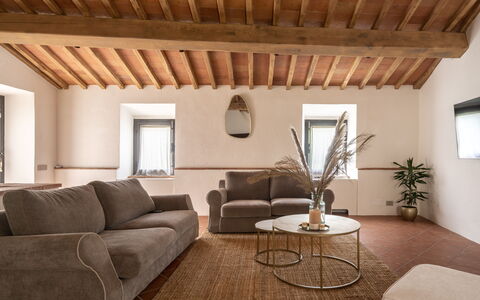 Mulino di Amarrante with Pool, Montaione: Möbel, Interior Design, Wand, Flooring, Holz, Fussboden, Couch, Decke, Zimmer, Wohnzimmer