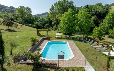 Mulino di Amarrante with Pool, Montaione: Baum, Schwimmbad, Garten, Schatten, Hinterhof, Resort, Eco Hotel, Garten, Rasen, Thermae