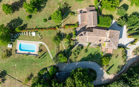 Mulino di Amarrante with Pool, Montaione: Wohngebiet, Haus, Landschaft, Estate, Ländliches Gebiet, Hütte, Schwimmbad, Rasen, Bauernhaus, Garten