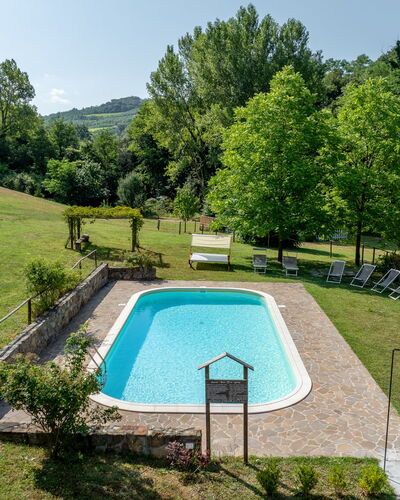 Mulino di Amarrante with Pool, Montaione: Baum, Schwimmbad, Garten, Schatten, Hinterhof, Resort, Eco Hotel, Garten, Rasen, Thermae