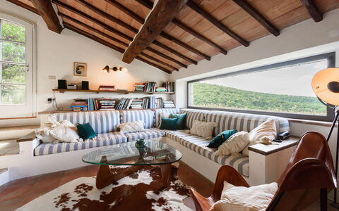 Villa Poggio La Croce: Möbel, Interior Design, Couch, Wand, Holz, Flooring, Wohnzimmer, Zuhause, Zimmer, Fussboden