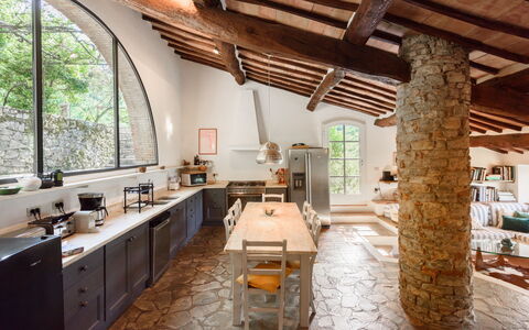 Villa Poggio La Croce: Möbel, Interior Design, Flooring, Wand, Holz, Decke, Fussboden, Küche, Zuhause, Countertop