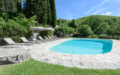Villa Poggio La Croce: Schwimmbad, Gartenmöbel, Möbel, Schatten, Resort, Garten, Landscaping, Hinterhof, Tisch Im Freien, Eco Hotel