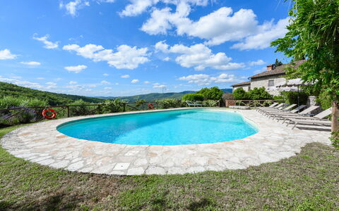 Villa Poggio La Croce: Blau, Schwimmbad, Resort, Hazienda, Eco Hotel, Landscaping, Estate, Bauernhaus, Thermae, Villa