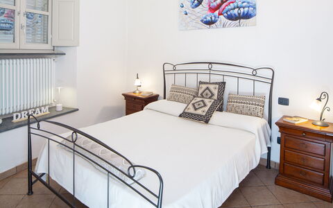 Ca Du Checcu: Bett, Schlafzimmer, Möbel, Bedding, Bettdecke, Interior Design, Flooring, Fussboden, Zimmer, Linens