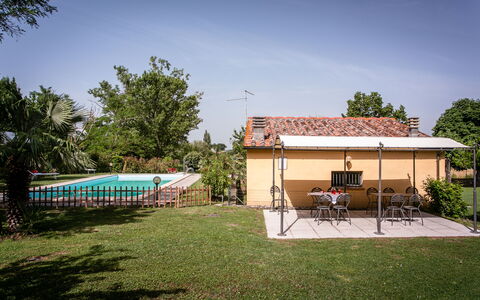 Villa Gelsi: Schwimmbad, Schatten, Estate, Hinterhof, Hazienda, Bauernhaus, Resort, Eco Hotel, Gartenmöbel, Garten