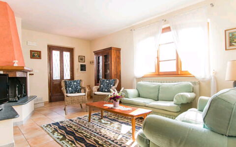 Villa Camaiore: Möbel, Interior Design, Flooring, Fussboden, Couch, Zimmer, Decke, Wohnzimmer, Tabelle, Beleuchtung