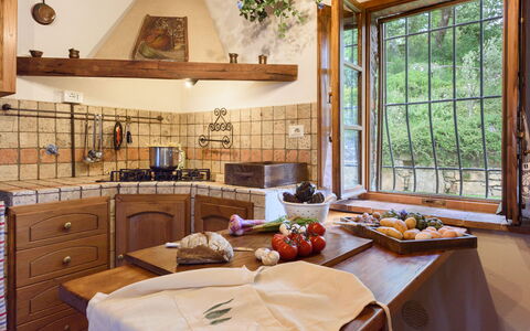 Villa Tregole: Küche, Interior Design, Holz, Möbel, Flooring, Countertop, Zimmer, Cabinetry, Decke, Fussboden