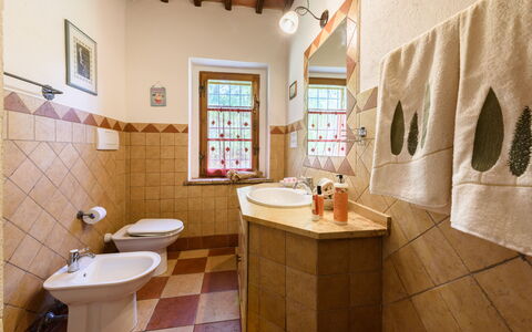 Villa Tregole: Interior Design, Flooring, Fussboden, Armatur, Badezimmer, Möbel, Decke, Zapfhahn, Zimmer, Installation