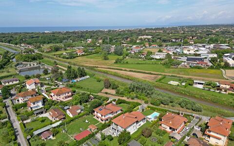 Villa Alex: Vogelperspektive, Wohngebiet, Luftaufnahmen, Landschaft, Stadtgebiet, Nachbarschaft, Vorort, Urban Design, Einfach, Menschliche Siedlung
