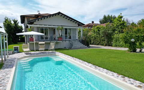 Villa Alex: Schwimmbad, Wohngebiet, Haus, Zuhause, Resort, Verbundwerkstoff, Estate, Garten, Freizeit, Eco Hotel